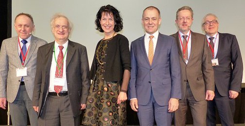 Sie eröffneten die Tagung zum Thema „Passivhaus – das lohnt sich!“ 22PHT_Plenarredner_P1000171.jpg
